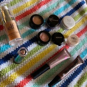 Eyeshadow/foundation/lipstick bundle